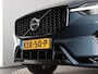 Volvo XC60 2.0 B4 Plus Dark (Elek. trekhaak + achterklep / Camera / Navi / Stoel- stuurverw.)