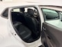 Renault Clio 90PK TCe GT-line | Lichtmetalen Velgen | Panoramadak | Parkeersensoren | Climate Control | Sportstoelen | Cruise Control | Full LED | Navi | Bluetooth | Armsteun | Keyless Entry |