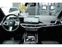 BMW X5 xDrive50e M Sport | 489 PK | Pano | HUD | 360° | Luchtvering | BMW X5 xDrive50e M Sport 489 PK Plug-in Hybrid met 3.0 zescilinder, xDrive, luchtvering, panoramadak, Head-Up Display, 360° camera, adaptieve cruise control, 22-inch velgen, lederen interieur