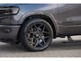 Dodge Ram LIMITED 5.7 V8 402PK | HUD | 4PL WHEELS | LUCHTVERING |OPEN UILAAT KLEP | BOM VOL | GRANITE CRYSTAL | DC | CREW CAB | DUBBELE CABINE | 5 PERSOONS GRIJSKENTEKEN | EERSTE EIGENAAR | TOP STAAT 44000 KM |