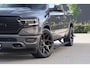 Dodge Ram LIMITED 5.7 V8 402PK | HUD | 4PL WHEELS | LUCHTVERING |OPEN UILAAT KLEP | BOM VOL | GRANITE CRYSTAL | DC | CREW CAB | DUBBELE CABINE | 5 PERSOONS GRIJSKENTEKEN | EERSTE EIGENAAR | TOP STAAT 44000 KM |