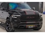 Dodge Ram LIMITED | TRAINHORN | | HUD | UITLAATKLEP | LUCHTVERING | STRIPING | PANODAK | BOM VOL | BLAUW VOORRUIT | 5.7 V8 HEMI 402PK | DC | DUBBELE CABINE | 5 PERSOONS | GRIJSKENTEKEN PICK UP | EERSTE EIGENAAR | OPEN UITLAAT KLEP & TRAIN HORN | | De specialist in Amerikaanse pick‑ups in Nederland en Europa.