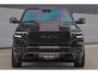 Dodge Ram LIMITED | TRAINHORN | | HUD | UITLAATKLEP | LUCHTVERING | STRIPING | PANODAK | BOM VOL | BLAUW VOORRUIT | 5.7 V8 HEMI 402PK | DC | DUBBELE CABINE | 5 PERSOONS | GRIJSKENTEKEN PICK UP | EERSTE EIGENAAR | OPEN UITLAAT KLEP & TRAIN HORN | | De specialist in Amerikaanse pick‑ups in Nederland en Europa.
