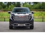 GMC Sierra DENALI | All-In Prijs | 6,2 V8 Full Option | De Meest Luxe Pick-Up in zijn Klasse | Comfortabele Dubbele Cabine met Royale 5 Zitplaatsen | BPM vrij | Nu Leverbaar uit Voorraad | Voorraad Nr 2232 | De specialist in Amerikaanse pick‑ups in Nederland en Europa.