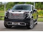 GMC Sierra DENALI | All-In Prijs | 6,2 V8 Full Option | De Meest Luxe Pick-Up in zijn Klasse | Comfortabele Dubbele Cabine met Royale 5 Zitplaatsen | BPM vrij | Nu Leverbaar uit Voorraad | Voorraad Nr 2232 | De specialist in Amerikaanse pick‑ups in Nederland en Europa.
