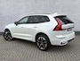 Volvo XC60 2.0 T6 Plug-in Hybrid AWD Ultra Dark | PHEV | Trekhaak | Luchtvering | Harman Kardon Audio | Head-up Display | 360 Graden Camera | Panoramadak | Stoelverwarming voor en achter | Keyless Entry | Elektrische Achterklep | Elektrisch Verstelbare Voorstoelen | Cruise Control Adaptief | BLIS | Google Navigatie | Apple Carplay | Android Auto