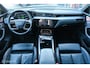 Audi E-tron 55 quattro Business edition Plus 95 kWh | Pano | ACC | HUD | B&O | Luchtvering | Stoelverwarming voor en achter | Trekhaak | Ambient | 360 | Clima achterin | Galaxisblauw metallic