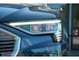 Audi E-tron 55 quattro Business edition Plus 95 kWh | Pano | ACC | HUD | B&O | Luchtvering | Stoelverwarming voor en achter | Trekhaak | Ambient | 360 | Clima achterin | Galaxisblauw metallic