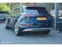 Audi E-tron 55 quattro Business edition Plus 95 kWh | Pano | ACC | HUD | B&O | Luchtvering | Stoelverwarming voor en achter | Trekhaak | Ambient | 360 | Clima achterin | Galaxisblauw metallic