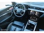 Audi E-tron 55 quattro Business edition Plus 95 kWh | Pano | ACC | HUD | B&O | Luchtvering | Stoelverwarming voor en achter | Trekhaak | Ambient | 360 | Clima achterin | Galaxisblauw metallic