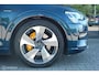 Audi E-tron 55 quattro Business edition Plus 95 kWh | Pano | ACC | HUD | B&O | Luchtvering | Stoelverwarming voor en achter | Trekhaak | Ambient | 360 | Clima achterin | Galaxisblauw metallic