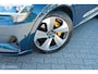 Audi E-tron 55 quattro Business edition Plus 95 kWh | Pano | ACC | HUD | B&O | Luchtvering | Stoelverwarming voor en achter | Trekhaak | Ambient | 360 | Clima achterin | Galaxisblauw metallic