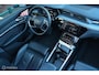 Audi E-tron 55 quattro Business edition Plus 95 kWh | Pano | ACC | HUD | B&O | Luchtvering | Stoelverwarming voor en achter | Trekhaak | Ambient | 360 | Clima achterin | Galaxisblauw metallic