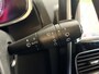 Renault Clio 90PK TCe Intens | Camera | Parkeersensoren | Lichmetalen Velgen | Climate Control | Cruise Control | Licht & Regensenor | Armsteun | Full LED | Keyless Entry |
