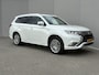 Mitsubishi Outlander 2.4 PHEV Instyle / Elektrische achterklep / Trekgewicht 1500 kg / Rondomzicht camera / cruise control / Keyless Entry/Start / Stuur-& Stoelverwarming /