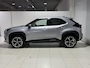 Toyota Yaris Cross 1.5 Hybrid Adventure Panoramadak, All season banden, Applecarplay/android auto, Elektrische achterklep, Stoel/stuurwielverwarming, Camera, Parkeersensoren