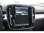 Volvo XC40 B3 177PK Automaat Plus Black Edition / Cruise control / Harman Kardon / 20'' velgen / Elektrisch verstelbare stoelen met geheugen / Stoel- en stuurverwarming