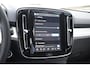 Volvo XC40 B3 177PK Automaat Plus Black Edition / Cruise control / Harman Kardon / 20'' velgen / Elektrisch verstelbare stoelen met geheugen / Stoel- en stuurverwarming