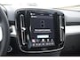 Volvo XC40 B3 177PK Automaat Plus Black Edition / Cruise control / Harman Kardon / 20'' velgen / Elektrisch verstelbare stoelen met geheugen / Stoel- en stuurverwarming
