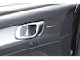 Volvo XC40 B3 177PK Automaat Plus Black Edition / Cruise control / Harman Kardon / 20'' velgen / Elektrisch verstelbare stoelen met geheugen / Stoel- en stuurverwarming