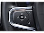 Volvo XC40 B3 177PK Automaat Plus Black Edition / Cruise control / Harman Kardon / 20'' velgen / Elektrisch verstelbare stoelen met geheugen / Stoel- en stuurverwarming