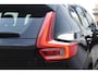 Volvo XC40 B3 177PK Automaat Plus Black Edition / Cruise control / Harman Kardon / 20'' velgen / Elektrisch verstelbare stoelen met geheugen / Stoel- en stuurverwarming