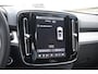 Volvo XC40 B3 177PK Automaat Plus Black Edition / Cruise control / Harman Kardon / 20'' velgen / Elektrisch verstelbare stoelen met geheugen / Stoel- en stuurverwarming