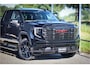 GMC Sierra DENALI 6.2 V8 426PK Full Option | De Meest Luxe Pick-Up in zijn Klasse | Comfortabele Dubbele Cabine met Royale 5 Zitplaatsen | BPM vrij | Nu Leverbaar uit Voorraad | Voorraad Nr 1539 | De specialist in Amerikaanse pick‑ups in Nederland en Europa.