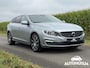 Volvo V60 2.0 T5 245pk Automaat-8 Carplay|Xenon|Trekhaak|NL-AUTO