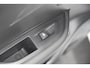 Peugeot e-2008 EV Allure Avantage 54 kWh | 97,3% SOH | 11 KW Lader | Apple Carplay | Parkeersensoren