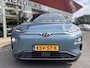 Hyundai Kona Electric EV Premium 64 kWh | SOH: 95,4% | Full Options | 3 Fase | Warmtepomp | Two Tone | Afn. Trekhaak | Blindspot | | Leder |