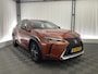 Lexus UX 250h Business Line Automaat | CarPlay | Trekhaak | Camera | Navi | Stuur/Stoel Verw. |