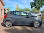 Kia Venga 1.6 CVVT Edition. Luxe uitvoering, o.a. stoelverw, camera, leder, navigatie, cruise, bluetooth, elektrische ramen, etc.