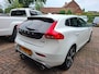 Volvo V40 1.5 T3 Polar+ Sport R-Design. Dealer onderhouden! O.a. pano, stoelverw, camera, trekhaak, cruise, navi, leder, etc.