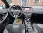 Volvo V40 1.5 T3 Polar+ Sport R-Design. Dealer onderhouden! O.a. pano, stoelverw, camera, trekhaak, cruise, navi, leder, etc.