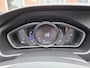 Volvo V40 1.5 T3 Polar+ Sport R-Design. Dealer onderhouden! O.a. pano, stoelverw, camera, trekhaak, cruise, navi, leder, etc.