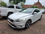 Volvo V40 1.5 T3 Polar+ Sport R-Design. Dealer onderhouden! O.a. pano, stoelverw, camera, trekhaak, cruise, navi, leder, etc.