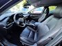 Mazda 3 2.0 e-SkyActiv-G M Hybrid 122 Luxury Mazda 3 2.0 SkyActiv-G 122 Luxury | AFN. TREKHAAK | LEDER | BOSE Audio | 18"LM VELGEN | PDC V+A | CAMERA | Zeer luxe uitvoering !