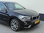 BMW X1 xDrive25i 232pk High Executive | Leder | Panoramadak | Head up | Origineel NL | Trekhaak