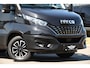 IVECO Daily 35S18HV 3.0 L2H1 Black Edition Camera, Adaptieve Cruise, LED, 180pk, Automaat, 3500kg Trekhaak, Clima, Multimedia, Uniek!