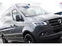 Mercedes-Benz Sprinter 319 V6 3.0 CDI L2H2 DC PB Edition 360 Camera, Cruise, Carplay, Automaat, LED, Stoelverwarming, 10,5'' Mbux, Multimedia, Geveerde stoel, 190pk, Trekhaak, Uniek!