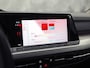 Volkswagen Golf 1.0 TSI Life Sport (APPLE CARPLAY, GROOT NAVI, MEMORY SEAT, SFEERVERLICHTING, KEYLESS, SPORTSTOELEN, ALCANTARA, CRUISE, NIEUWSTAAT)