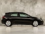 Volkswagen Golf 1.0 TSI Life Sport (APPLE CARPLAY, GROOT NAVI, MEMORY SEAT, SFEERVERLICHTING, KEYLESS, SPORTSTOELEN, ALCANTARA, CRUISE, NIEUWSTAAT)