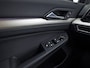 Volkswagen Golf 1.0 TSI Life Sport (APPLE CARPLAY, GROOT NAVI, MEMORY SEAT, SFEERVERLICHTING, KEYLESS, SPORTSTOELEN, ALCANTARA, CRUISE, NIEUWSTAAT)