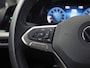 Volkswagen Golf 1.0 TSI Life Sport (APPLE CARPLAY, GROOT NAVI, MEMORY SEAT, SFEERVERLICHTING, KEYLESS, SPORTSTOELEN, ALCANTARA, CRUISE, NIEUWSTAAT)