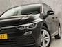 Volkswagen Golf 1.0 TSI Life Sport (APPLE CARPLAY, GROOT NAVI, MEMORY SEAT, SFEERVERLICHTING, KEYLESS, SPORTSTOELEN, ALCANTARA, CRUISE, NIEUWSTAAT)