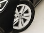 Volkswagen Golf 1.0 TSI Life Sport (APPLE CARPLAY, GROOT NAVI, MEMORY SEAT, SFEERVERLICHTING, KEYLESS, SPORTSTOELEN, ALCANTARA, CRUISE, NIEUWSTAAT)
