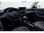 Peugeot 2008 1.2T Allure Pack | 130PK | Uniek Lage KM-stand | Trekhaak | Navigatie | Parkeercamera Achter | DAB+ | Cruise Control | Climate Control |