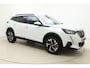 Peugeot 2008 1.2T Allure Pack | 130PK | Uniek Lage KM-stand | Trekhaak | Navigatie | Parkeercamera Achter | DAB+ | Cruise Control | Climate Control |