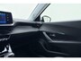 Peugeot 2008 1.2T Allure Pack | 130PK | Uniek Lage KM-stand | Trekhaak | Navigatie | Parkeercamera Achter | DAB+ | Cruise Control | Climate Control |